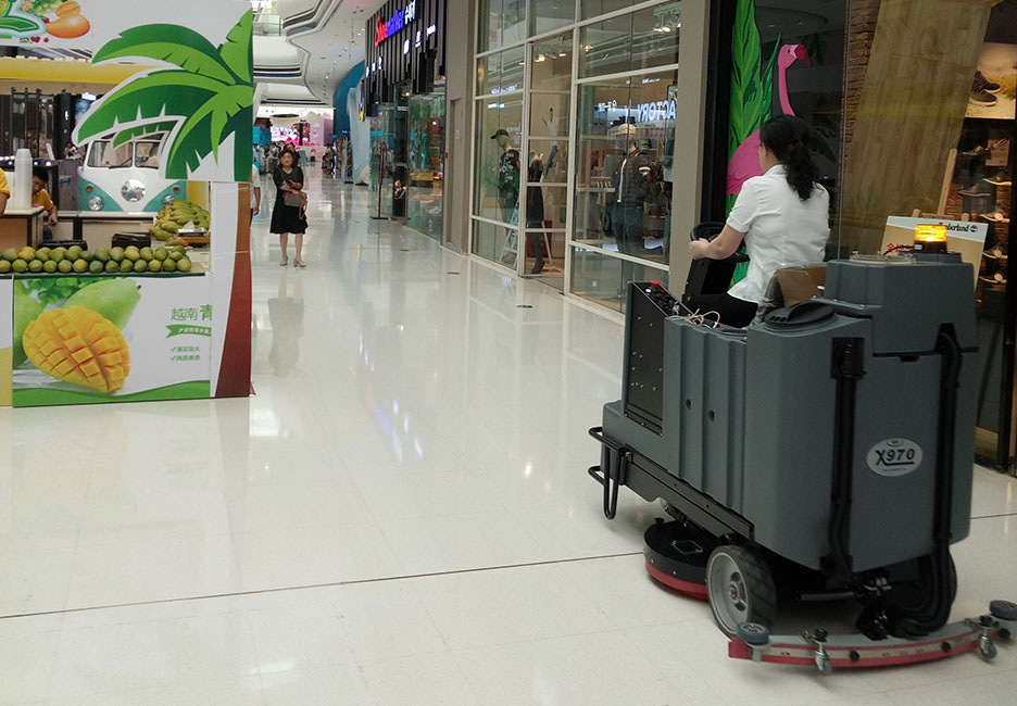 江西大型清潔設(shè)備多功能洗地機(jī)和電動(dòng)<a href=http://gxtqb.com target=_blank class=infotextkey>掃地車生產(chǎn)廠</a>